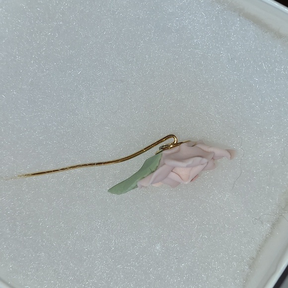 Vintage Single Stem Pink Rose Hat Stick Pin Hand Crafted Porcelain Gold Wire - Picture 5 of 7